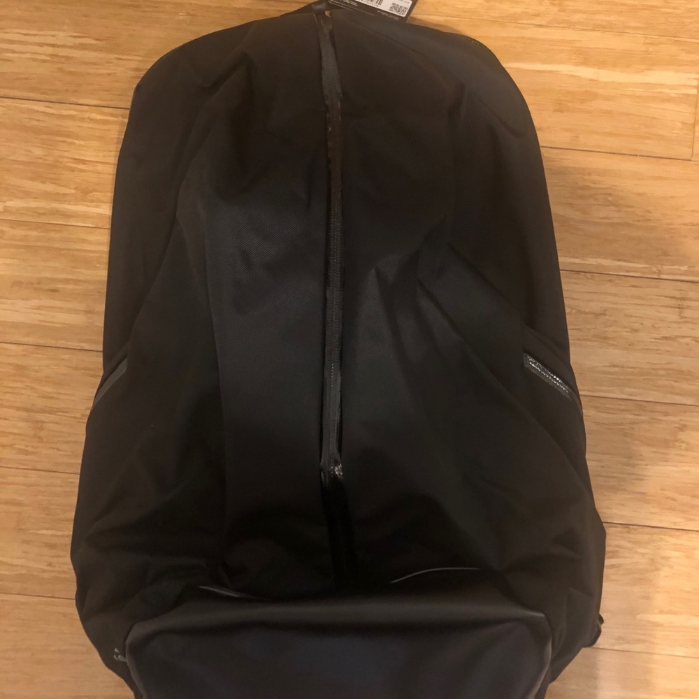 Lululemon Para Backpack 23L
